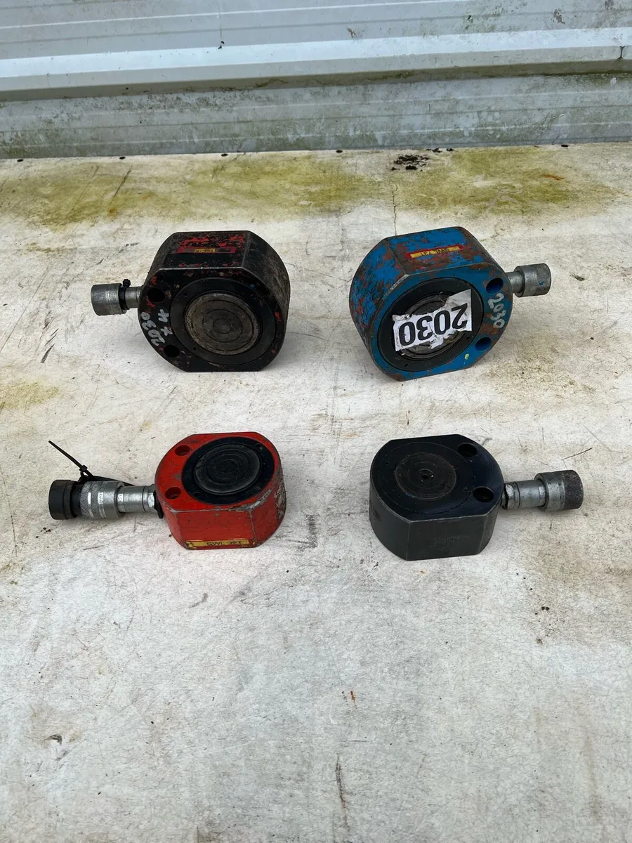 Hydraulic jacks low profile short Ram. - Image 1