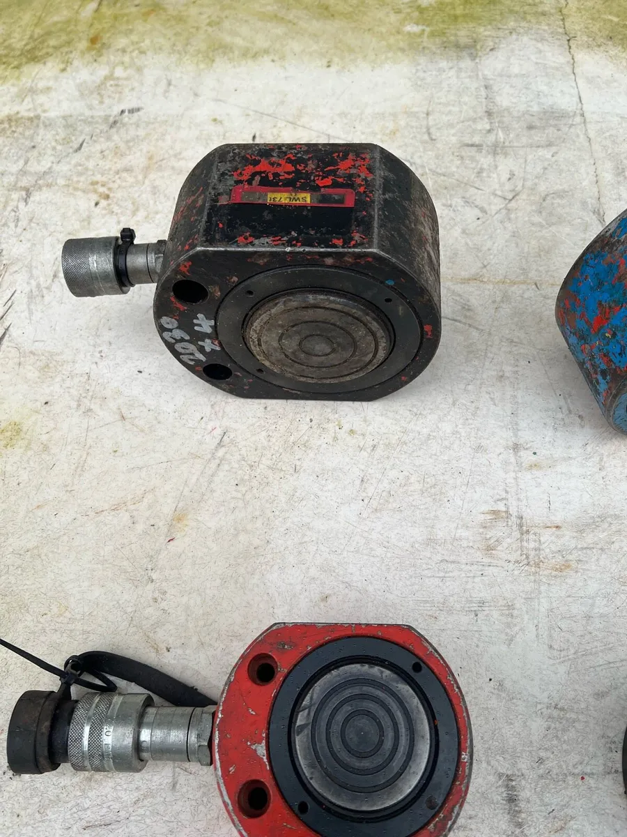 Hydraulic jacks low profile short Ram. - Image 2