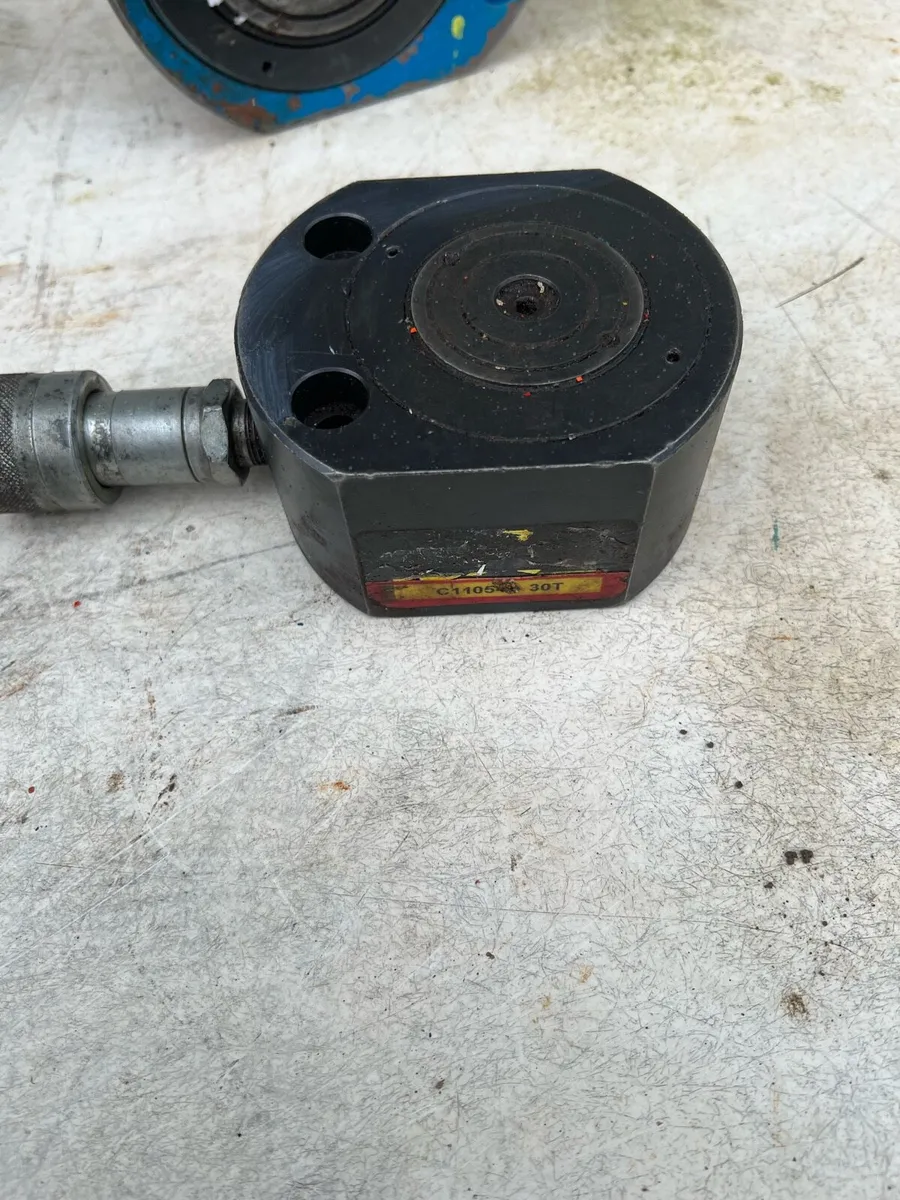 Hydraulic jacks low profile short Ram. - Image 4