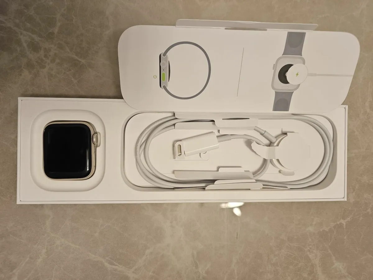 Apple Watch SE 40mm - Image 3