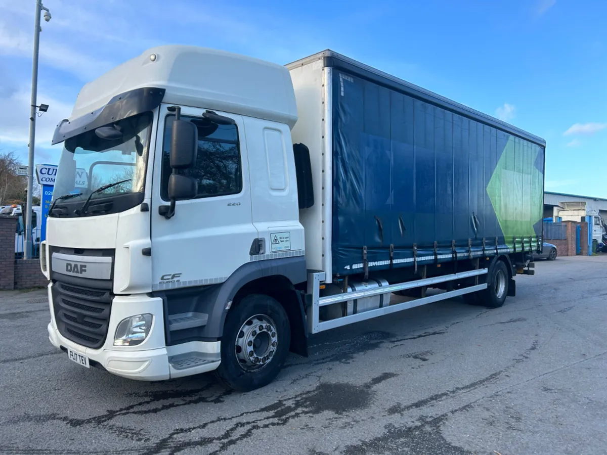 2017 Daf cf220 18 ton Curtainsider tail lift - Image 1
