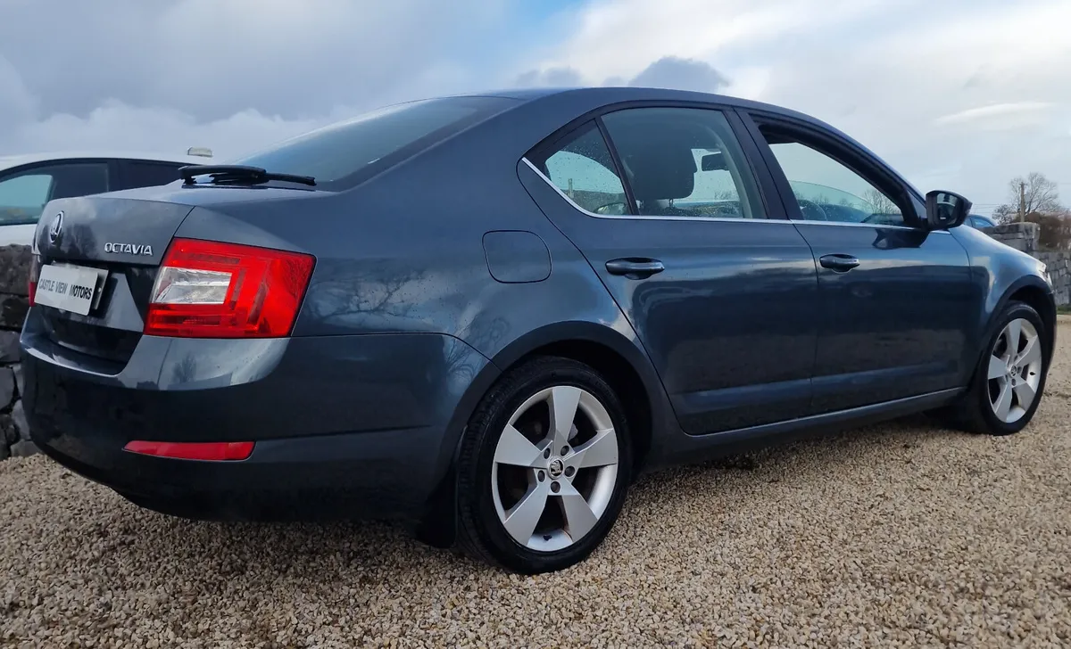 15 Skoda Octavia 1.6 Diesel Mint - Image 3
