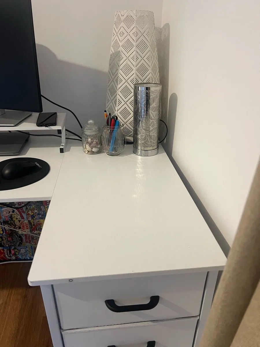 Desk - Image 3