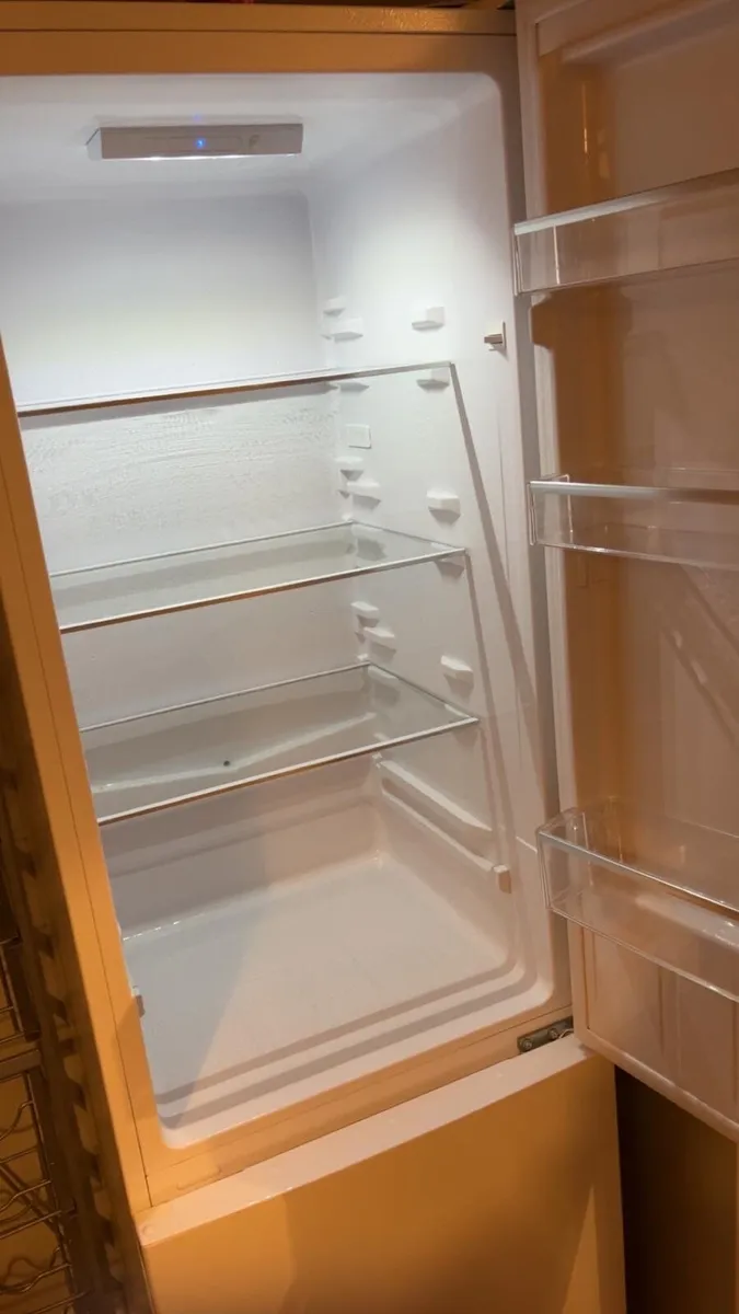 Power point fridge freezer - Image 2