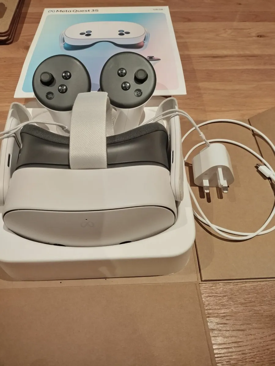 VR Meta Quest Headset 3S 128GB - Image 3