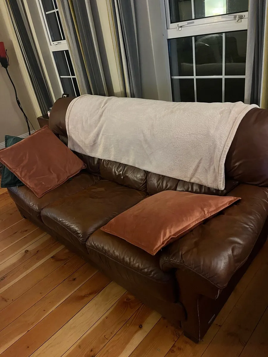 Leather 3 seater couch - Image 1