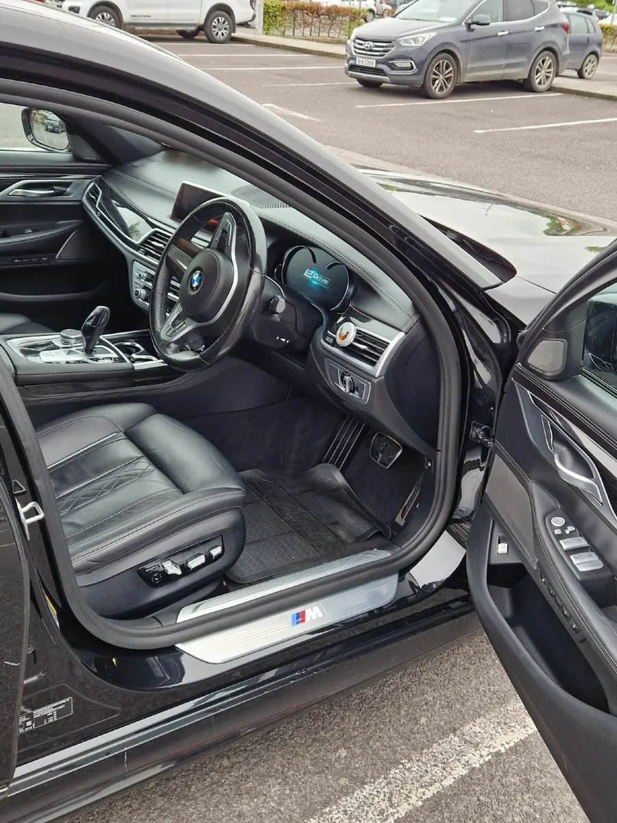 BMW 7-Series 2018 - Image 1