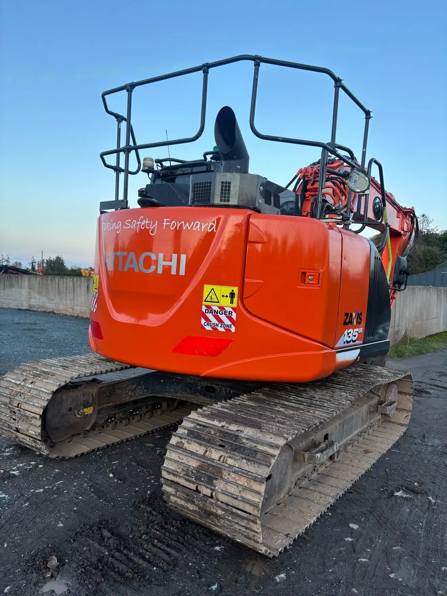 Hitachi ZX 135US-6 digger - Image 2
