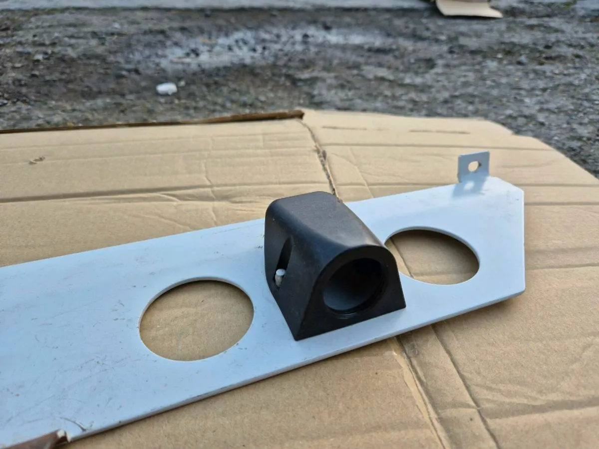 VW Caddy Bulkhead-Mounted Metal Rack with 12V Sock - Image 3