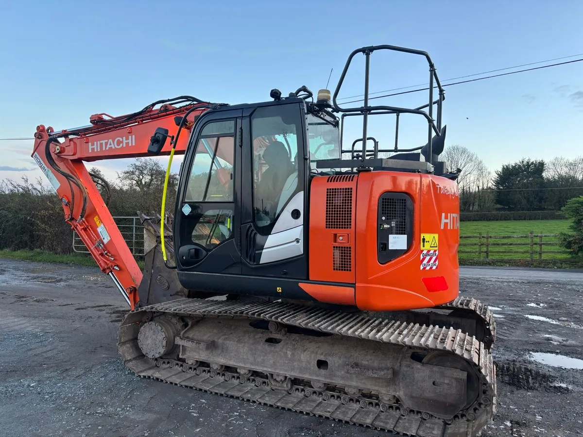 Hitachi ZX 135US-6 digger - Image 4