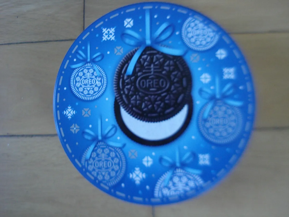 LYONS TEA, OREO, TESCO CLASSIC METAL TINS. - Image 2