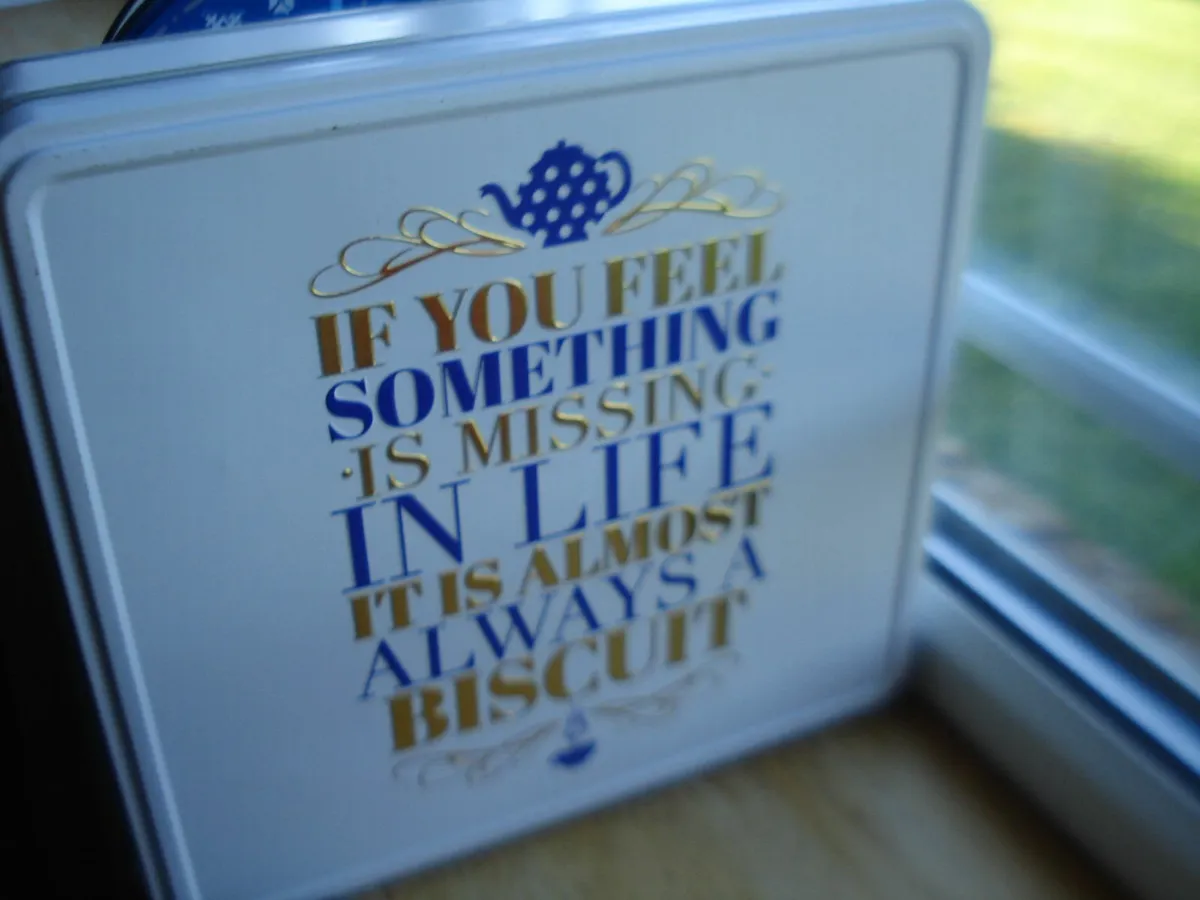 LYONS TEA, OREO, TESCO CLASSIC METAL TINS. - Image 3