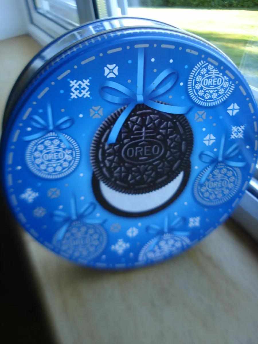 LYONS TEA, OREO, TESCO CLASSIC METAL TINS. - Image 4