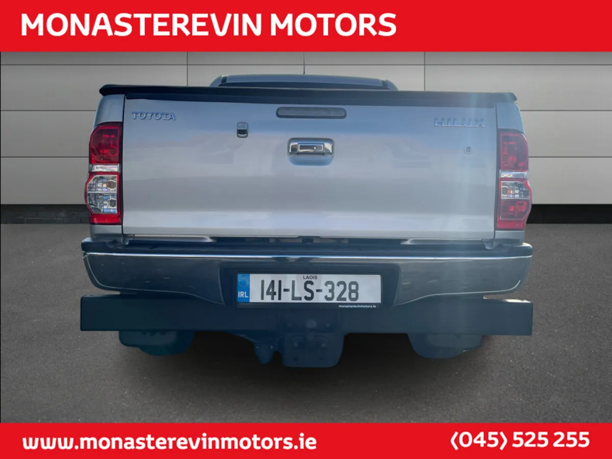 Toyota Hilux 3.0 DCAB SR5 4DR - Image 4