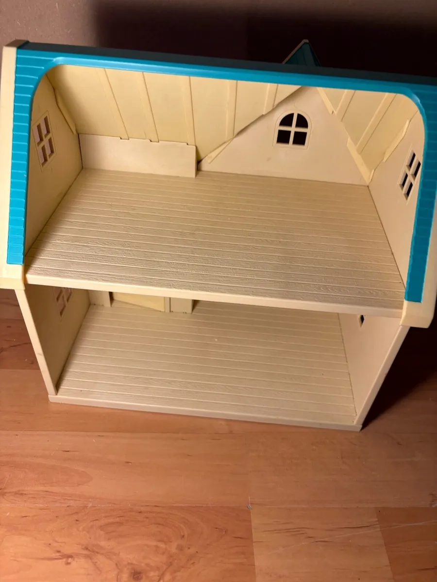 Vintage Sylvanian Applewood Cottage - Image 2
