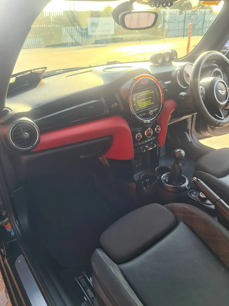 Mini Cooper 2015 - Image 2