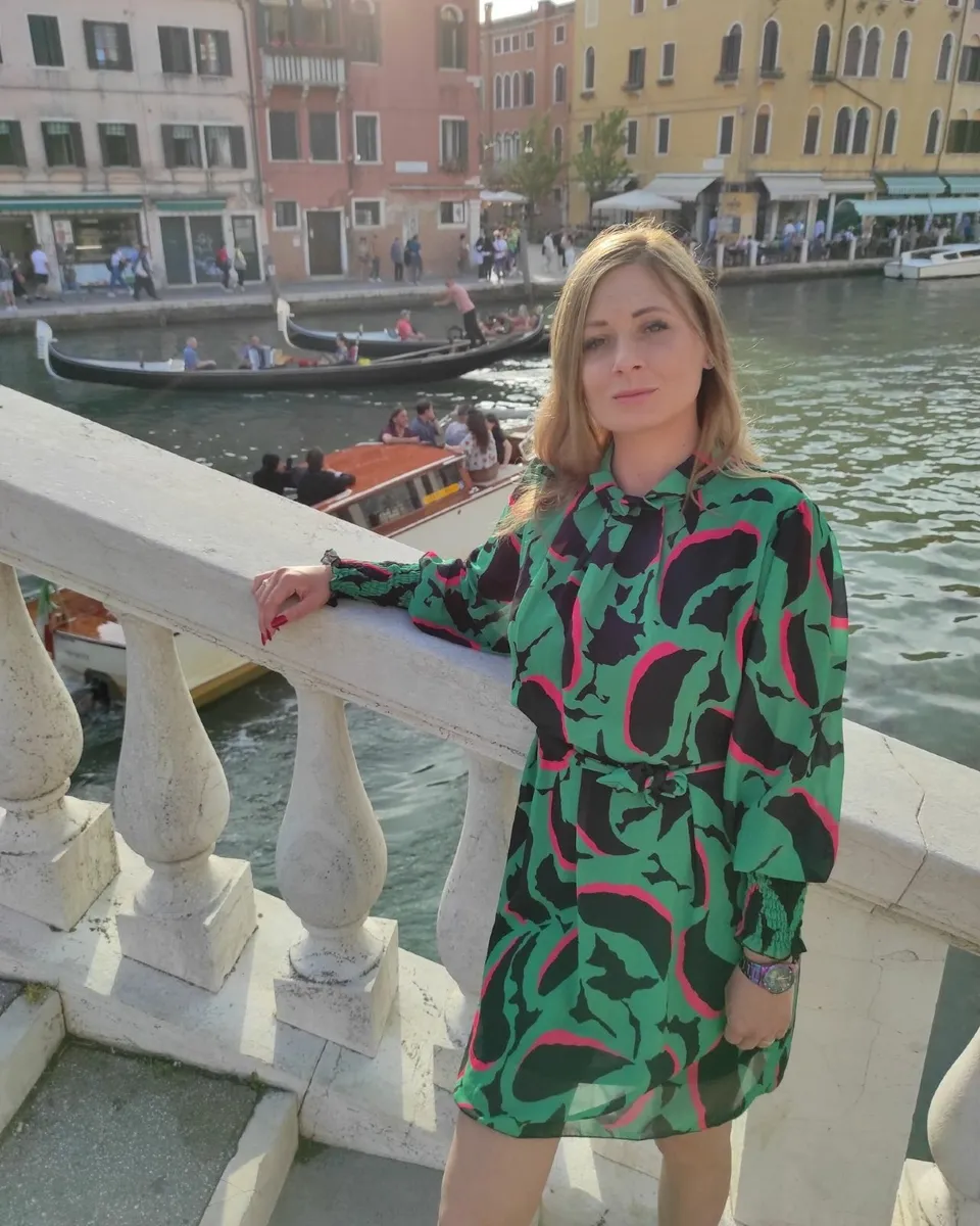 Stylish green dress - Image 1