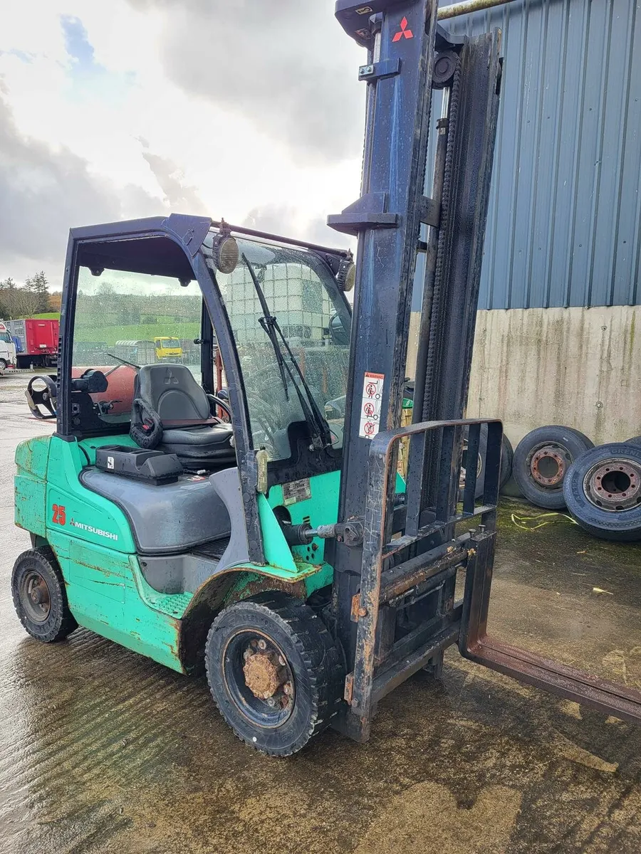 Mitsubishi 2.5 ton forklift - Image 1
