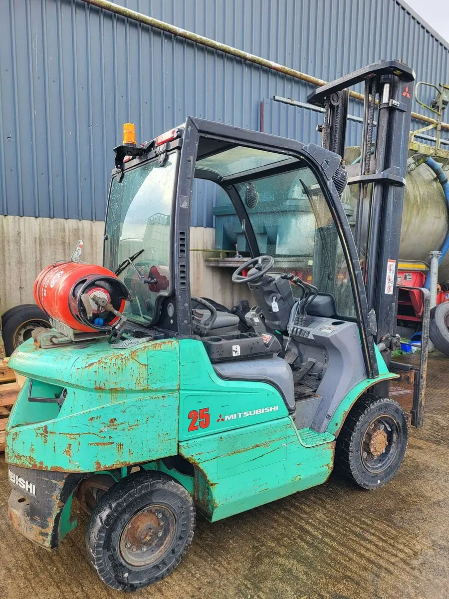 Mitsubishi 2.5 ton forklift - Image 3