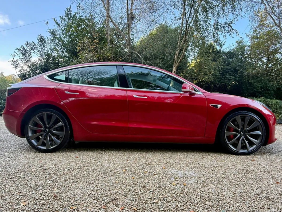 Tesla Model 3 PERFORMANCE DUAL MOTOR - Image 4
