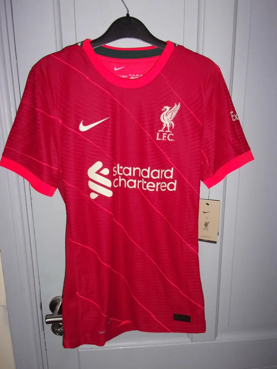 Liverpool shirt kids age 10 - Image 1