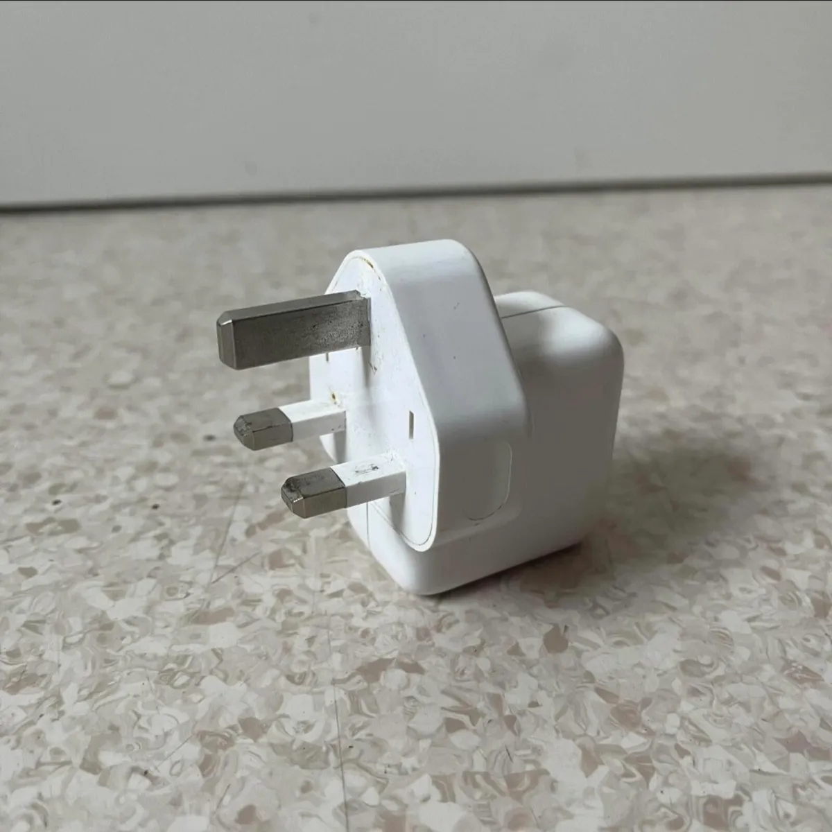 Apple 12W USB Power Adapter - Image 4