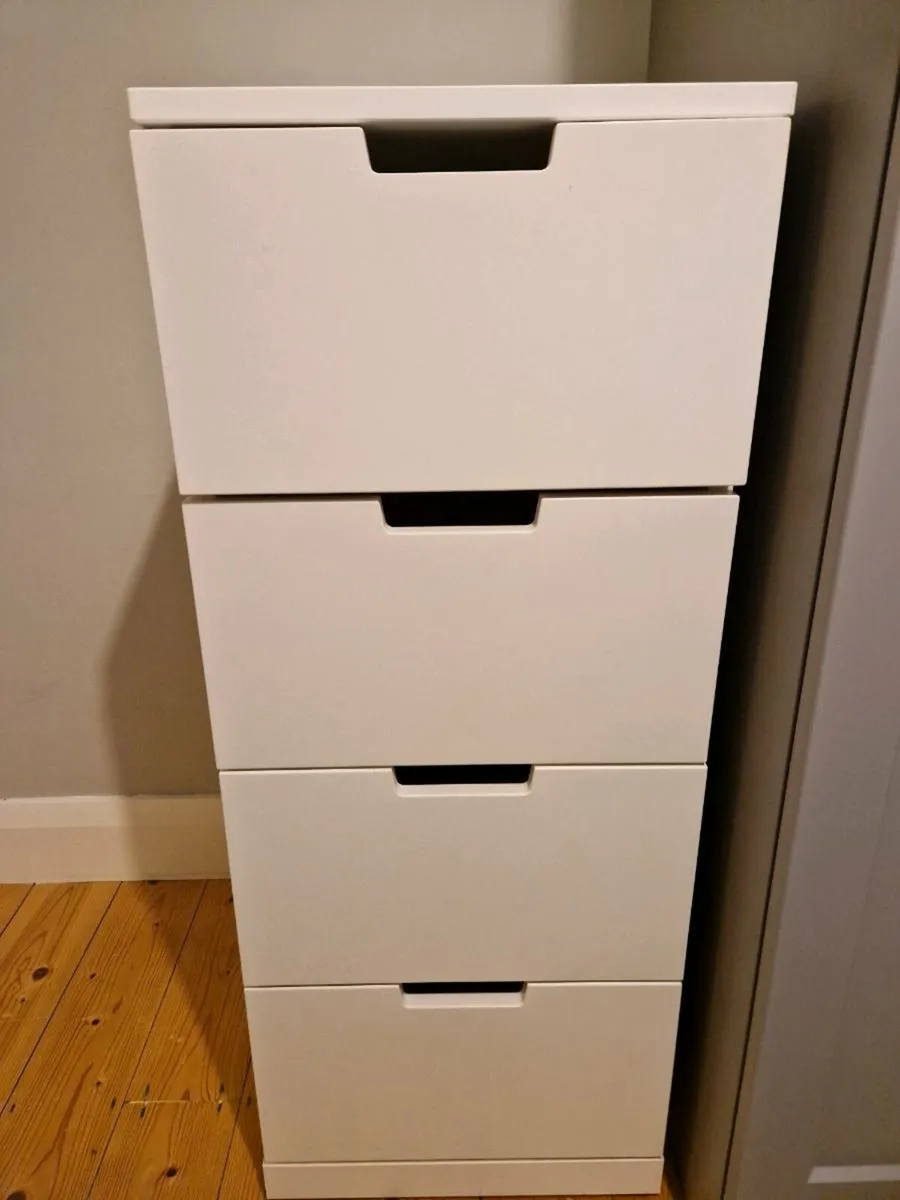 Chest of drawers