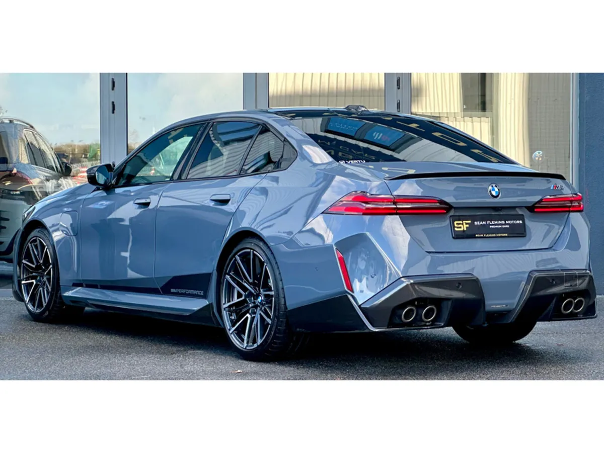 BMW M5 PHEV AUTO - Image 4