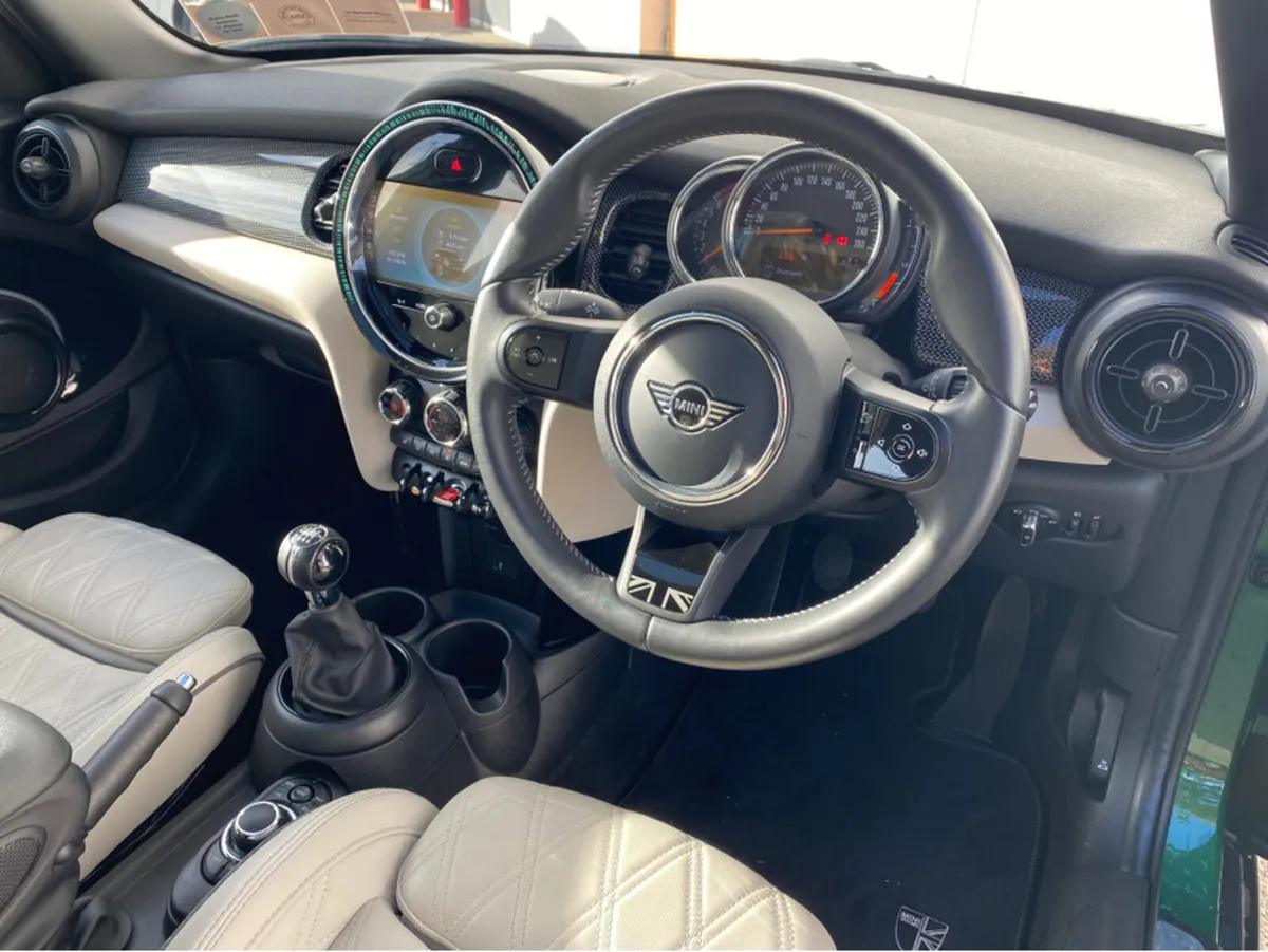 Mini Cooper EXCLUSIVE 5DR - Image 2