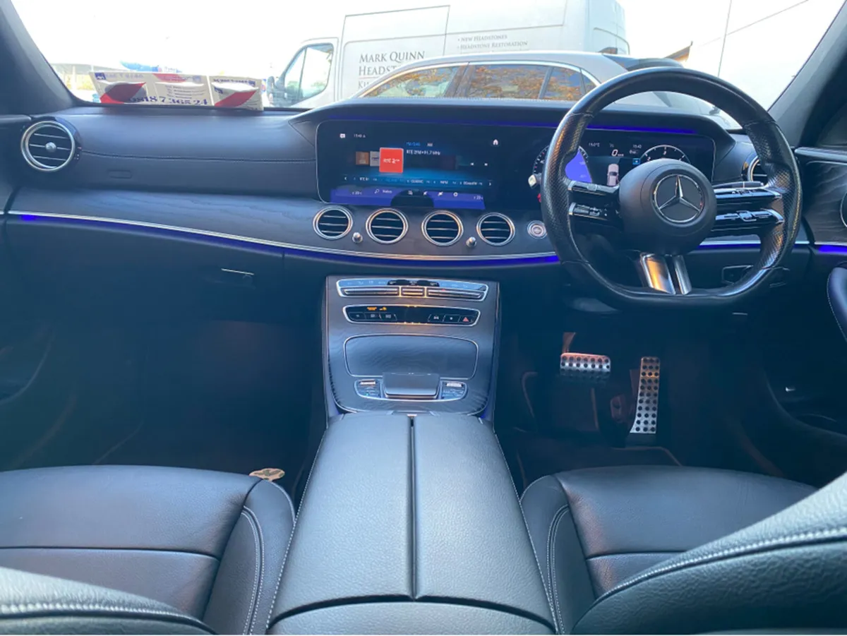 Mercedes-Benz E-Class E220D AMG LINE PREMIUM AUTO - Image 3