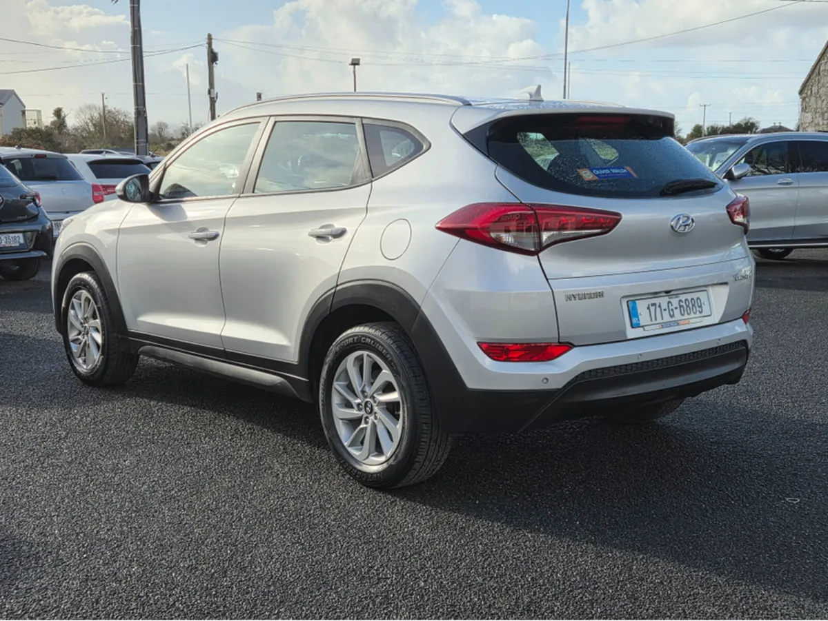 Hyundai Tucson 1.7 SE NAV BLD 116PS 5DR - Image 2