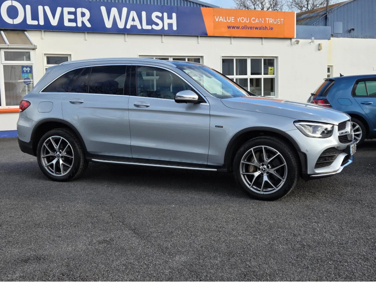 Mercedes-Benz GLC 300 DE AMG LINE PREMIUM + 4M - Image 3