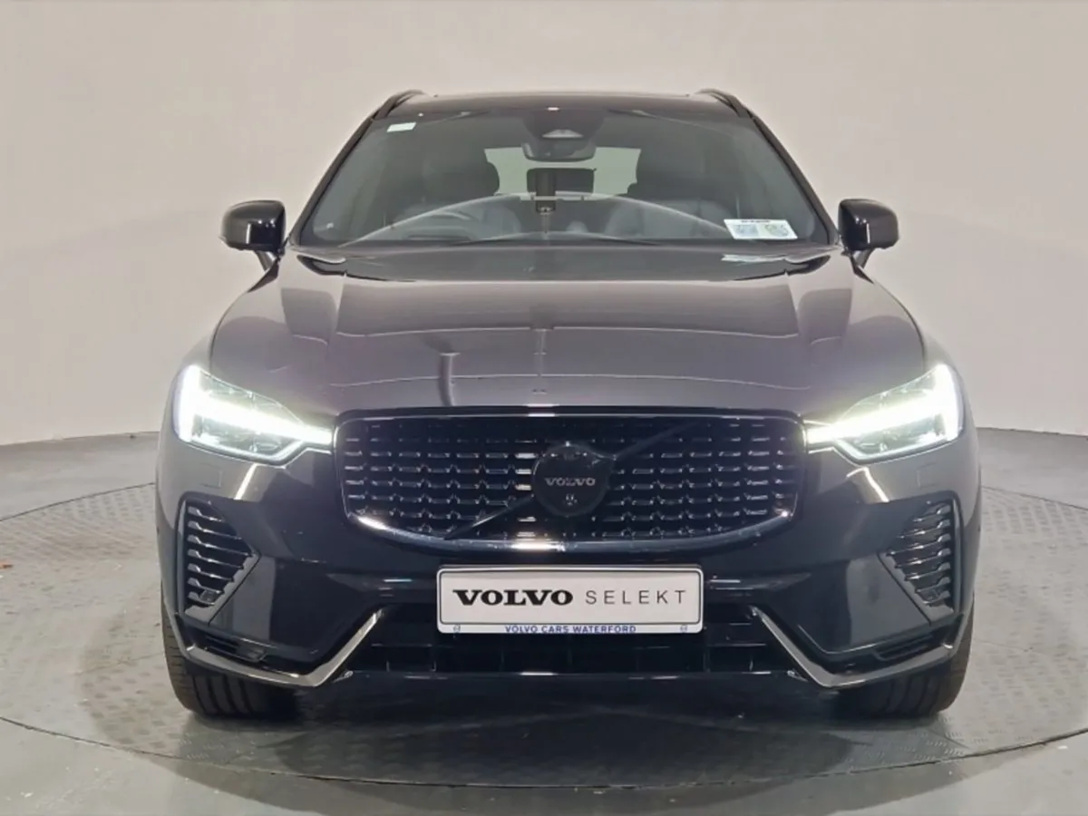 Volvo XC60 T8 AWD Phev Ultra Black Edition - Image 3