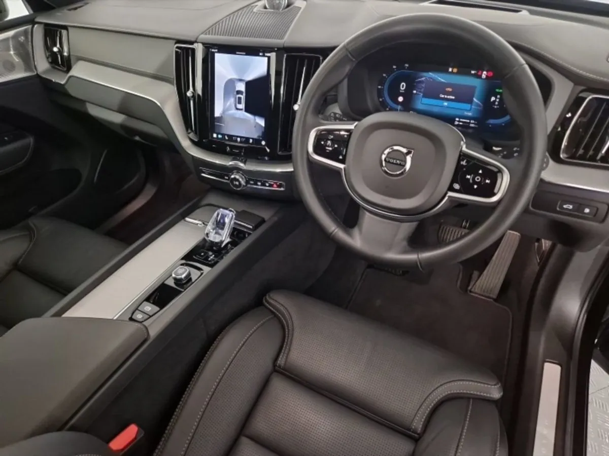 Volvo XC60 T8 AWD Phev Ultra Black Edition - Image 4