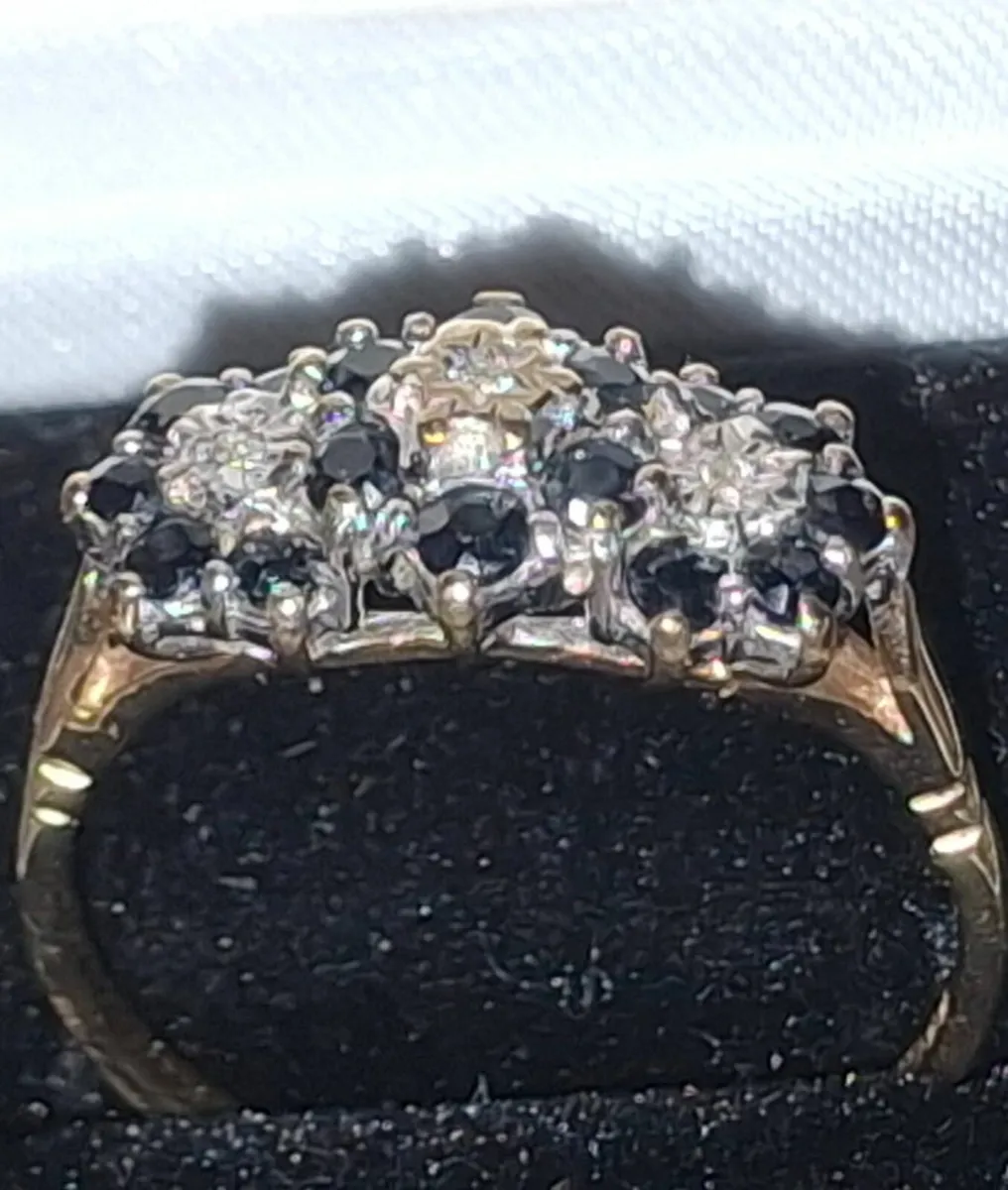 Exquisite 9ct Gold Sapphire & Diamond Cluster Ring - Image 1