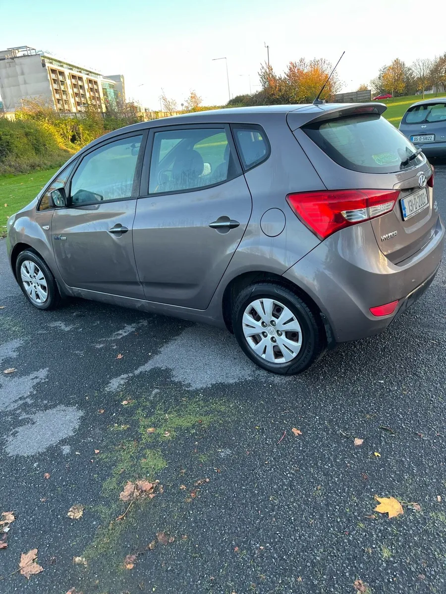 Hyundai i20 hatchback 1400cc 2013 - Image 2