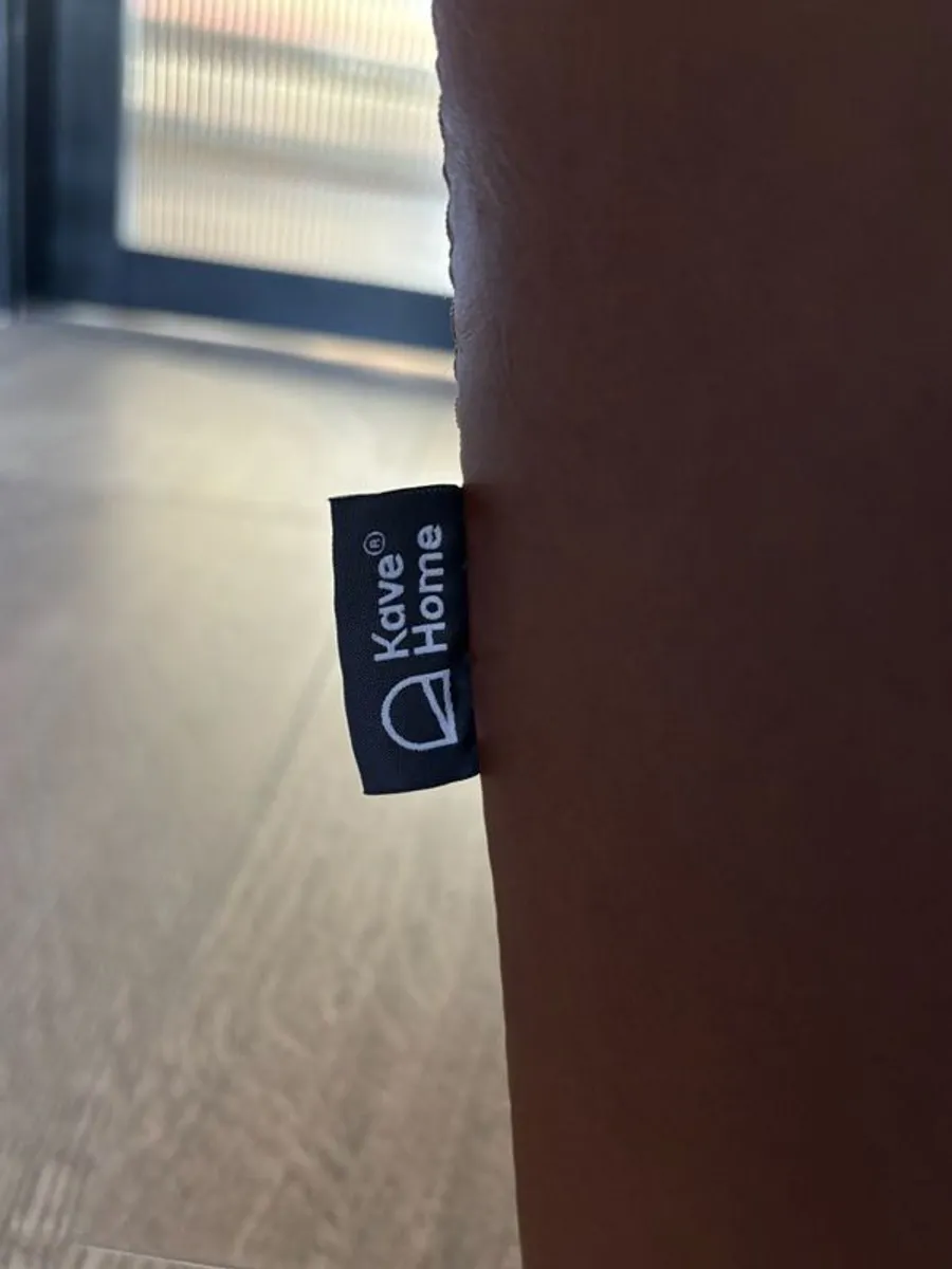 Stylish Leather Chair - Image 2