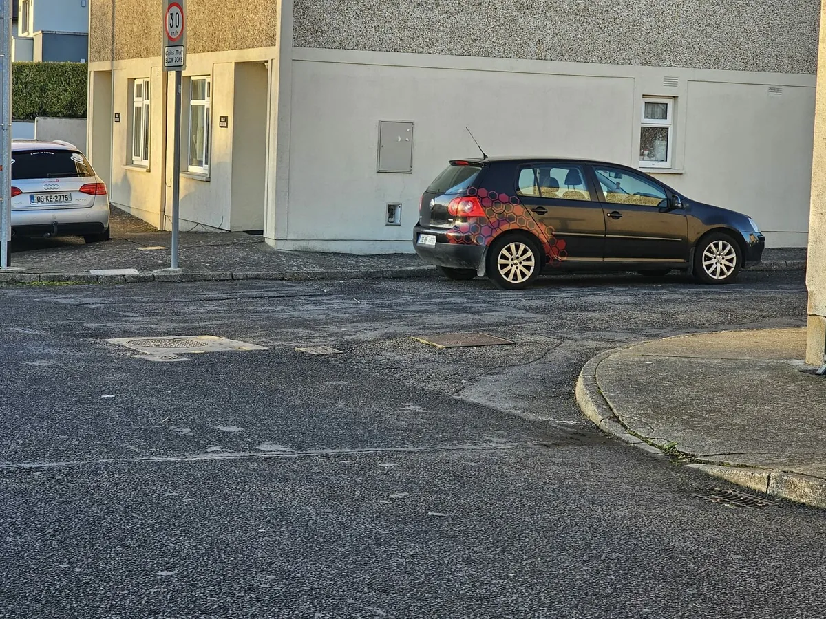 08 Volkswagen Golf - Image 4