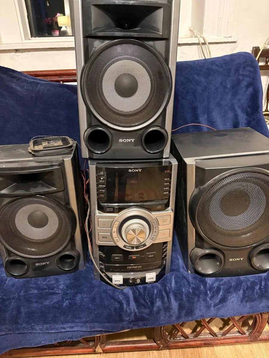 Speakers and cabinet - Image 1