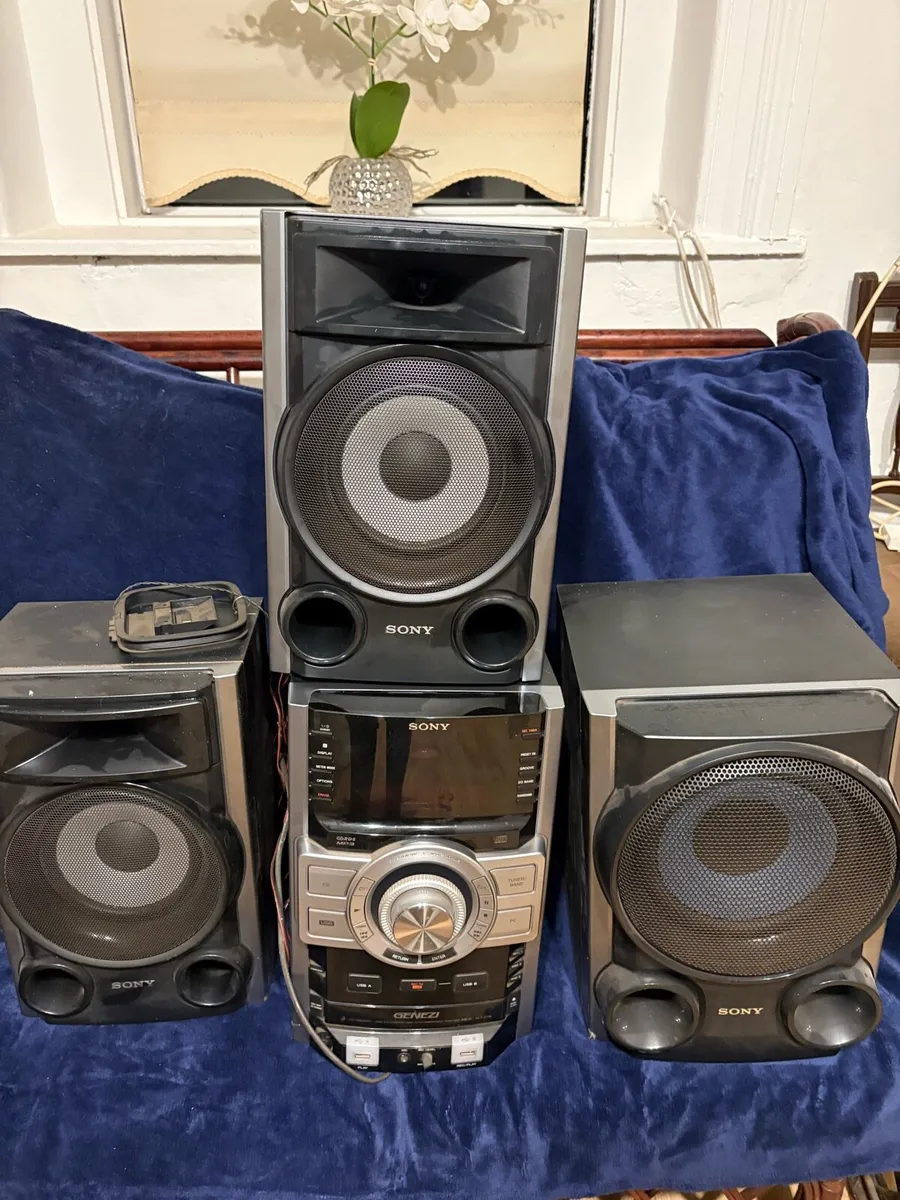 Speakers and cabinet - Image 4