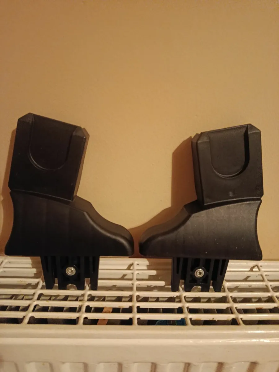 Maxi Cosi adapter - Image 1