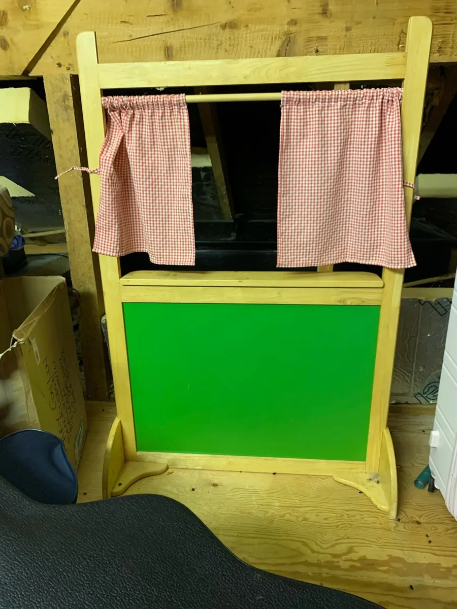 Children’s play puppet theatre - Image 1