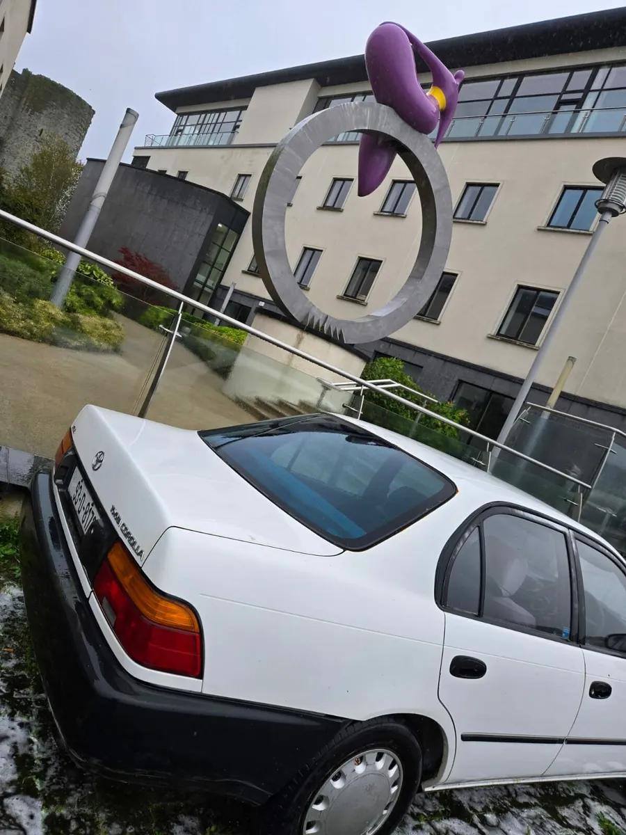 Toyota Corolla car - Image 3