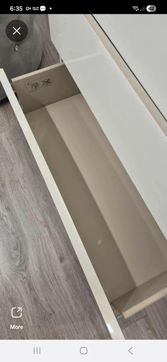 Mirror, flower wall, table & chair - Image 4