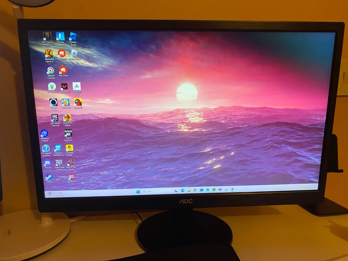 Gaming PC, 2 monitors and accessories - Image 3