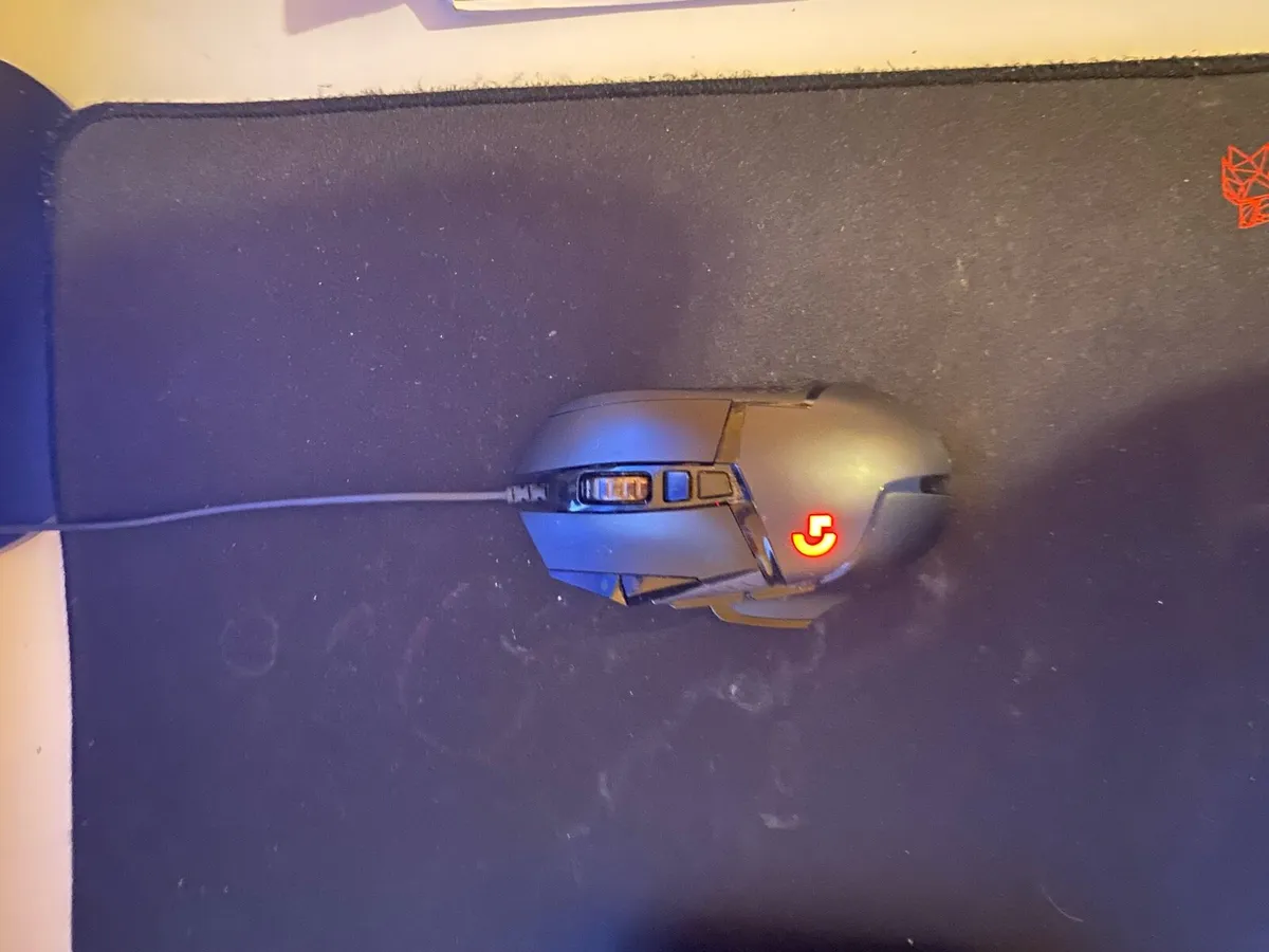 Gaming PC, 2 monitors and accessories - Image 4