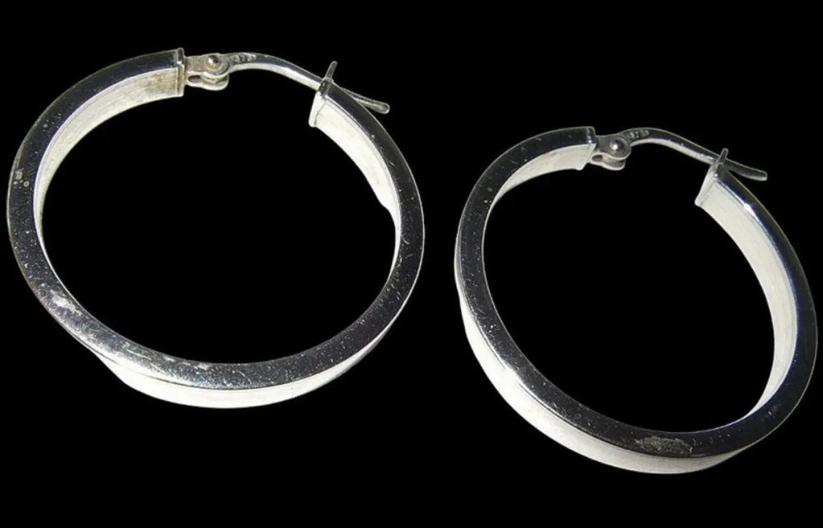 Vintage 9ct White Gold Hallmarked Hoop Earrings - Image 3