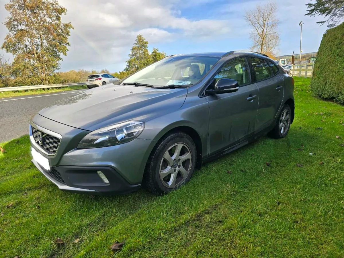 2015 Volvo V40 Automatic - Image 1