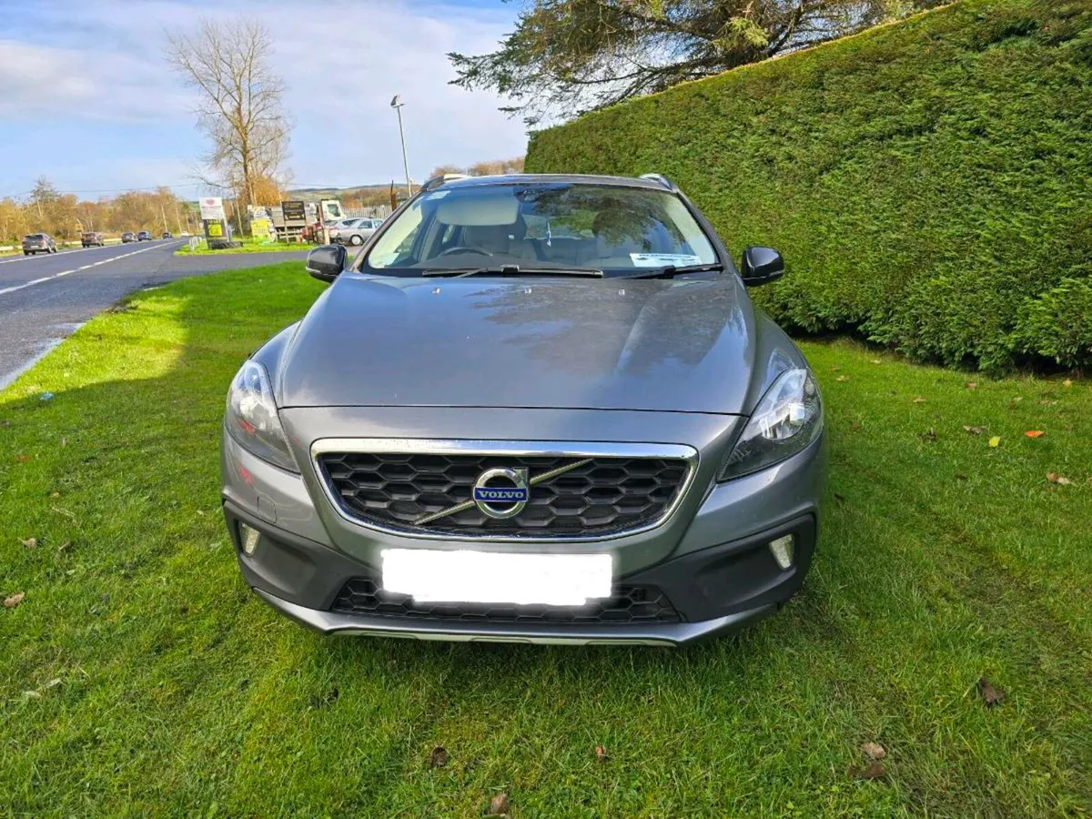 2015 Volvo V40 Automatic - Image 2
