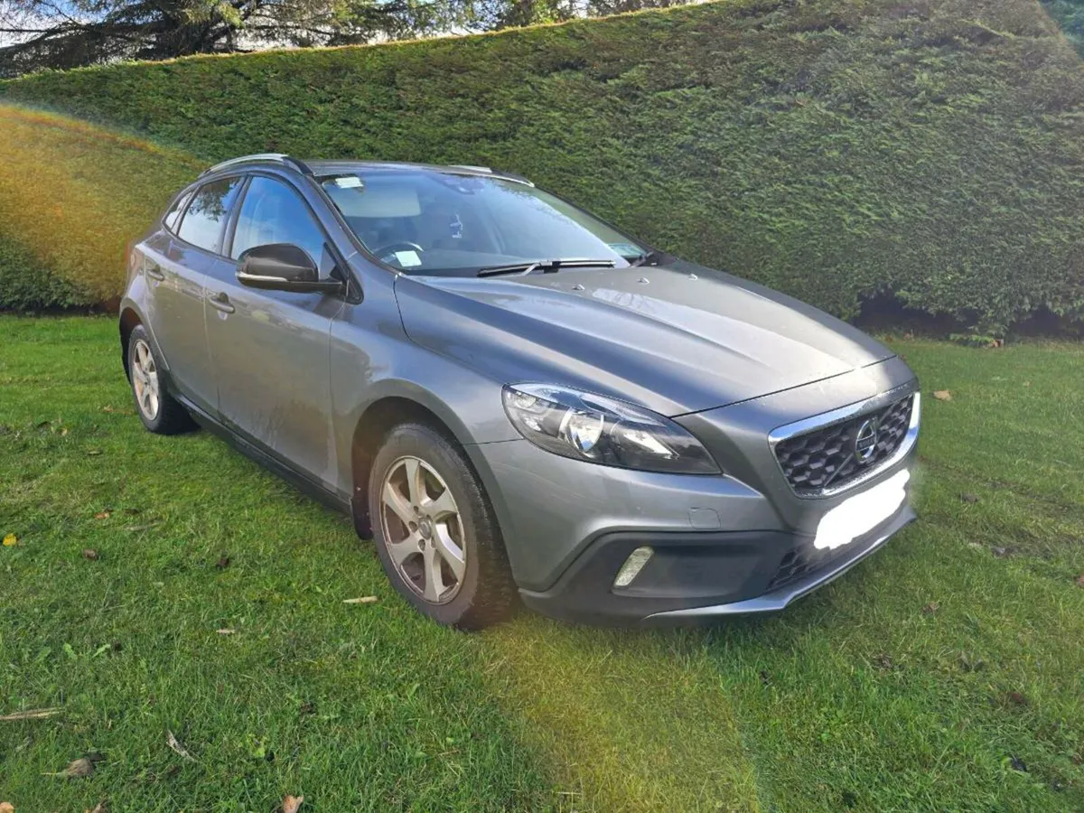 2015 Volvo V40 Automatic - Image 3